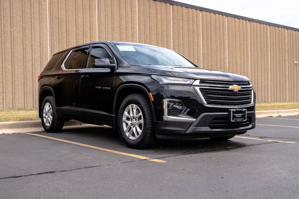 chevrolet traverse limited 2024 1GNETTKWXRJ139373 image chevrolet traverse limited 2024 1GNETTKWXRJ139373 image